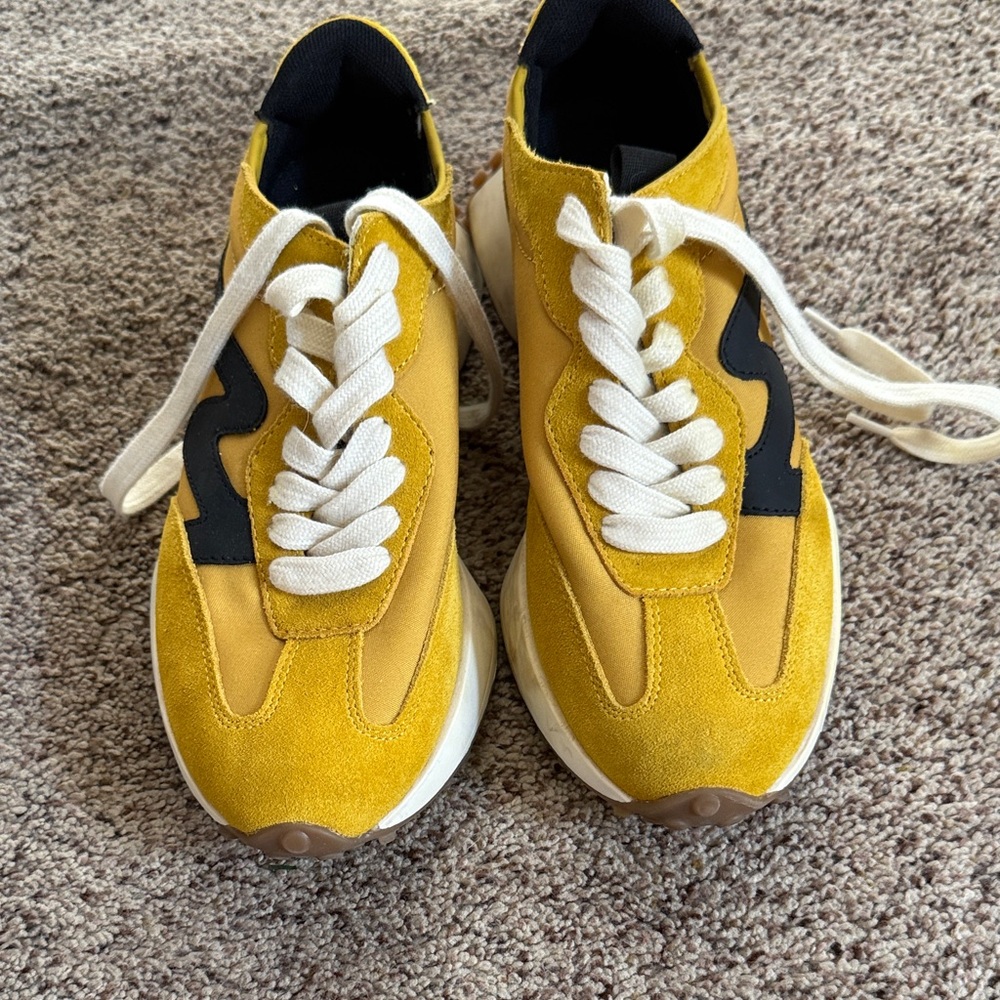 Steve Madden Yellow and Black Athletic Shoes